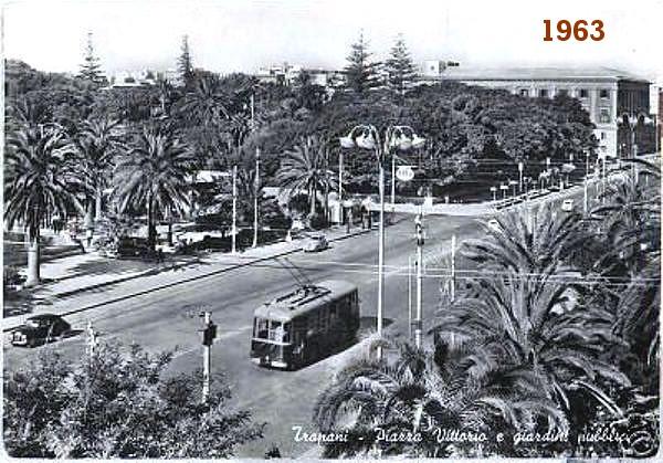 Vecchia Trapani 370 - Trapani - Piazza Vittorio Emanuele e Giardini Pubblici - anno 1963.jpg - Created by ImageGear, AccuSoft Corp.